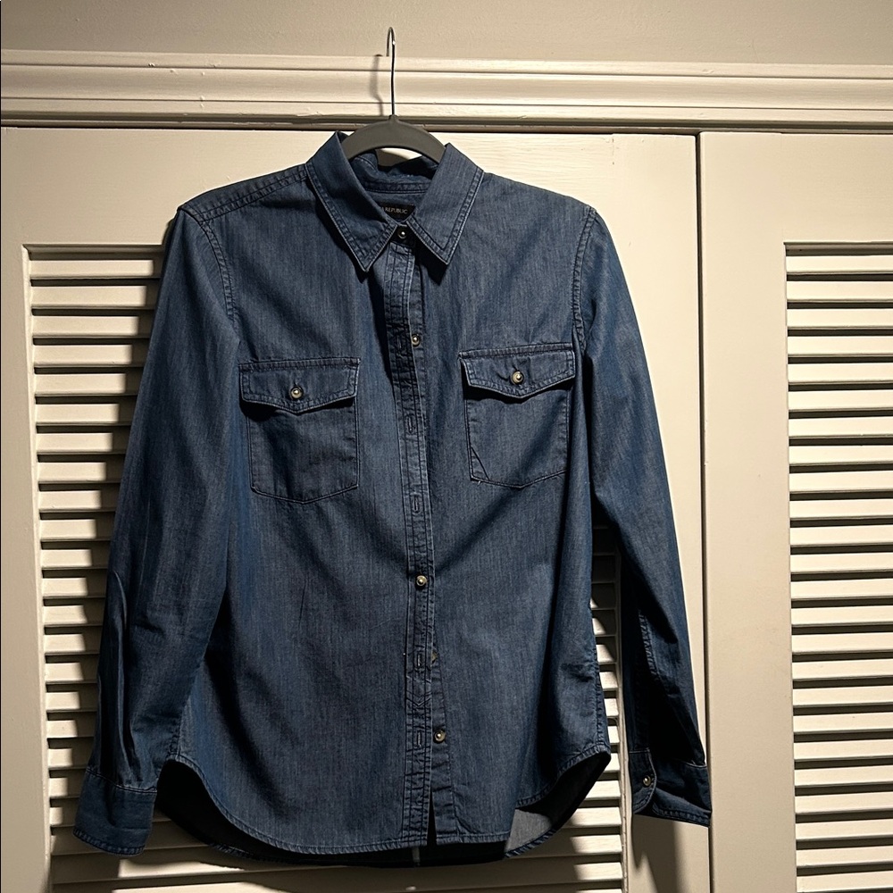Banana Republic Indigo Denim Shirt. Size medium. Like new.
